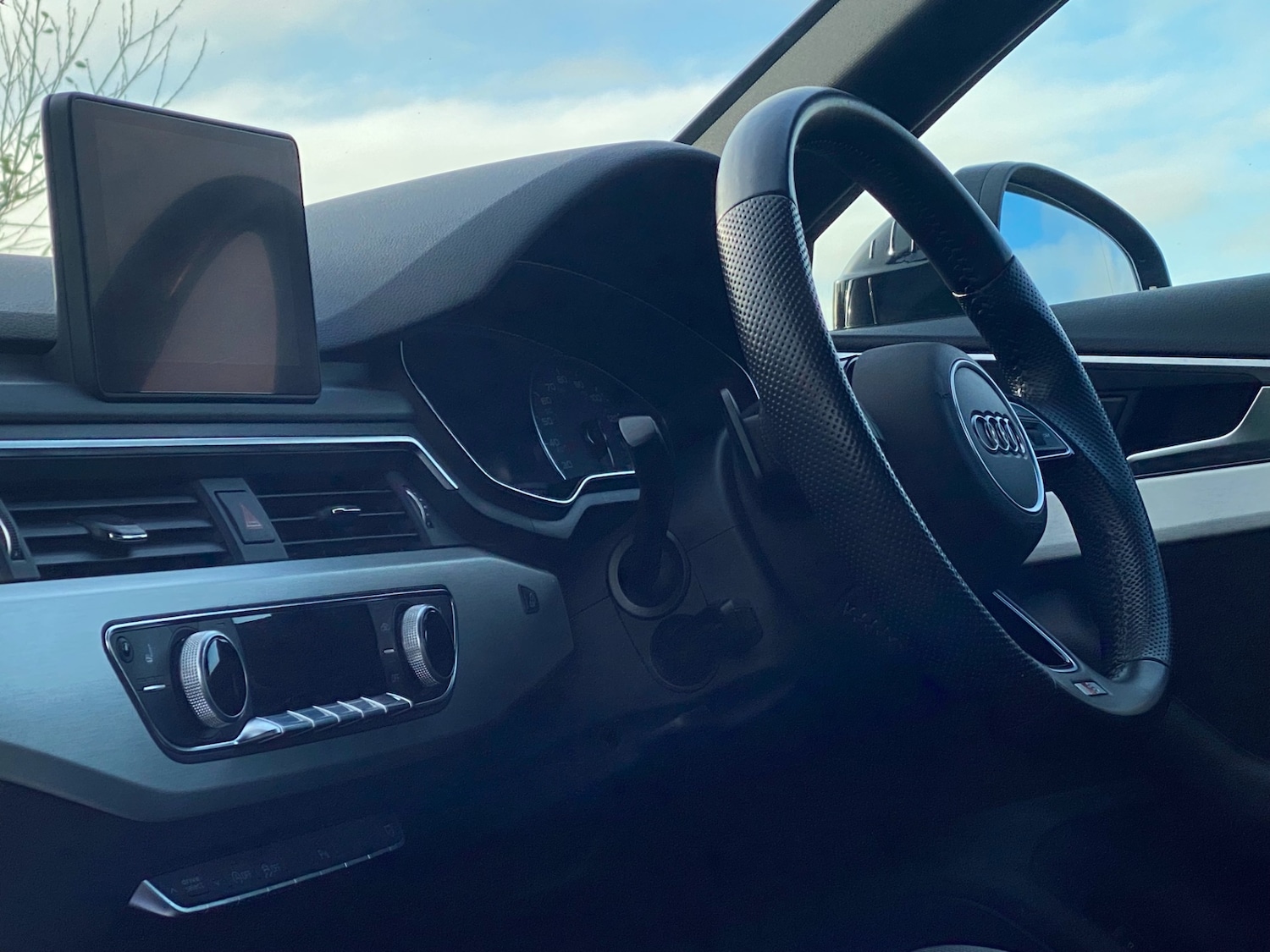 Used Audi A4 2019 for sale - 76643775: Photo 37