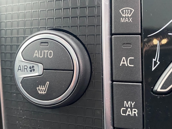 Used Volvo V40 2019 for sale - 76305829: Photo 25