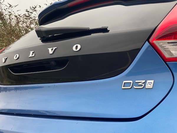 Used Volvo V40 2019 for sale - 76305829: Photo 32