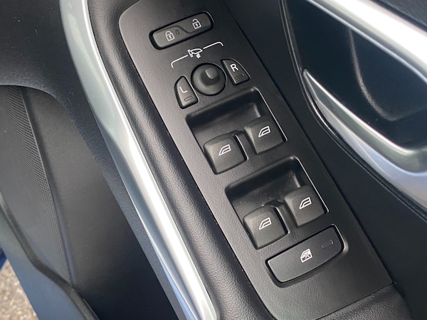 Used Volvo V40 2019 for sale - 76305829: Photo 38