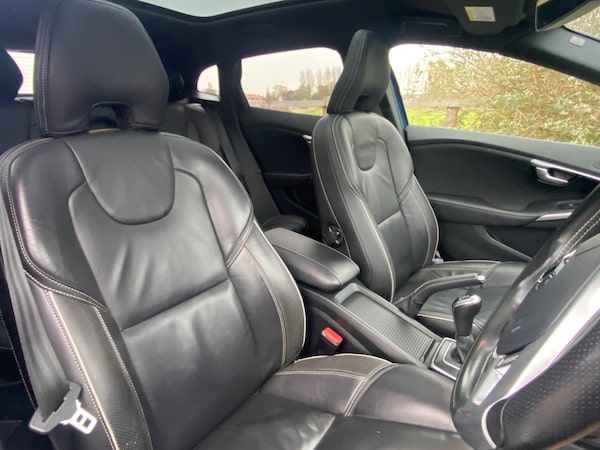Used Volvo V40 2019 for sale - 76305829: Photo 39