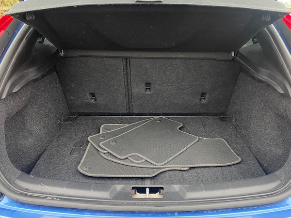 Used Volvo V40 2019 for sale - 76305829: Photo 41