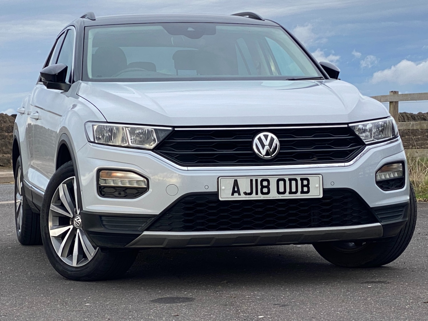 Used Volkswagen T-Roc 2018 for sale - 77632613: Photo 1