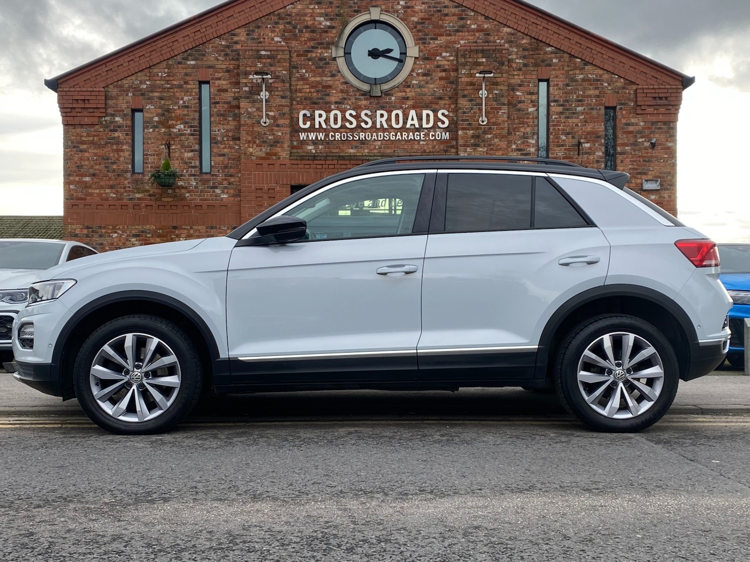 Used Volkswagen T-Roc 2018 for sale - 77632613: Photo 2