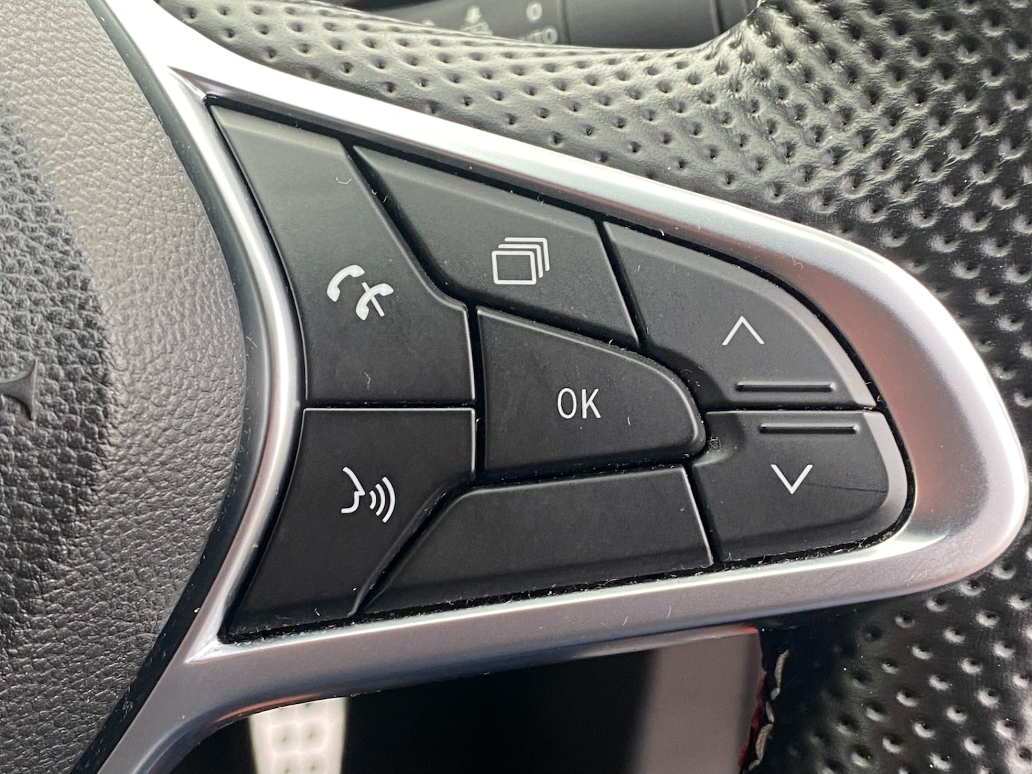 Used Renault Clio 2023 for sale - 76799644: Photo 30