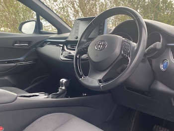 Used Toyota C-HR 2020 for sale - 78183514: Photo