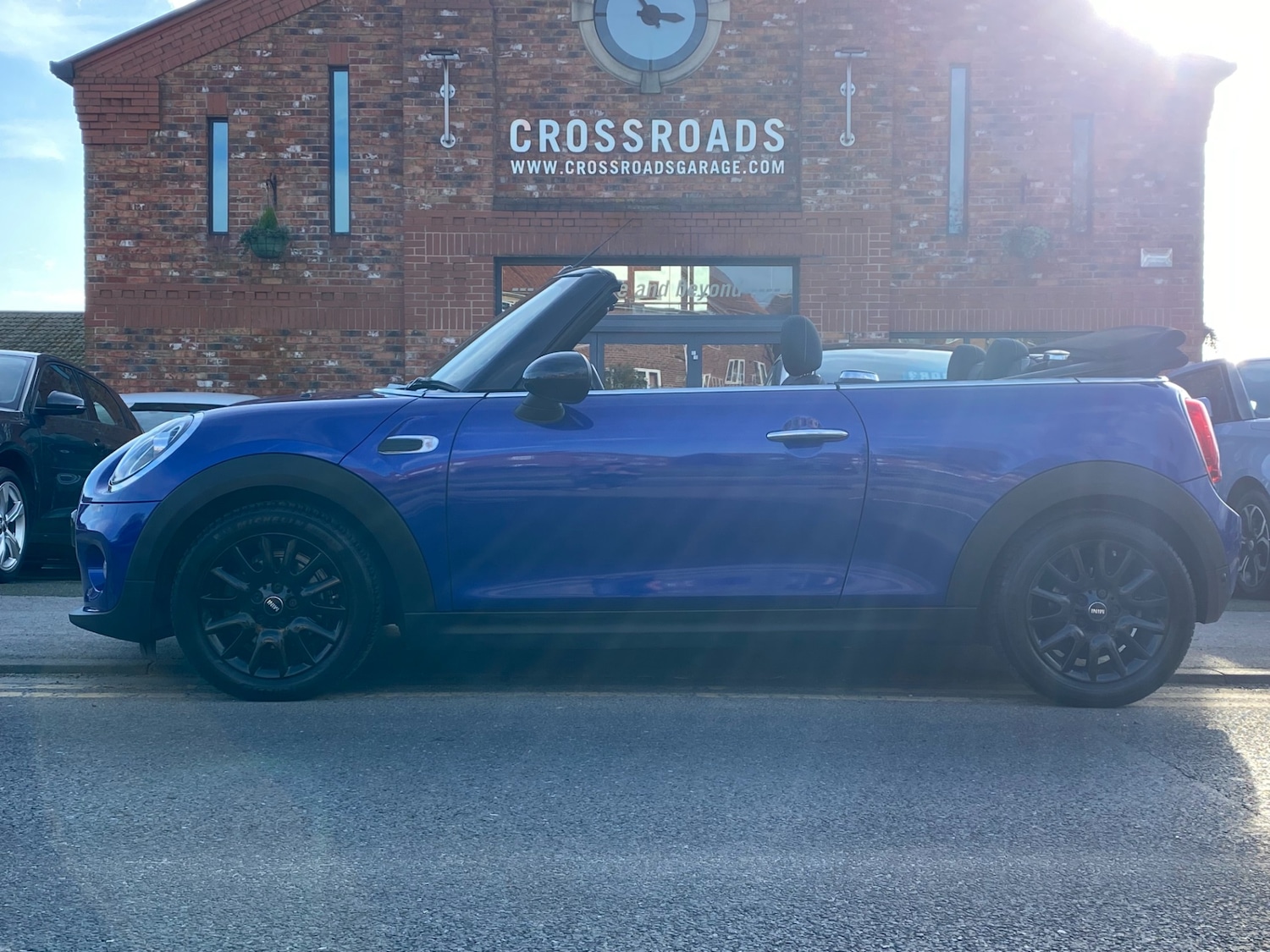 Used MINI Convertible 2018 for sale - 77721595: Photo 2