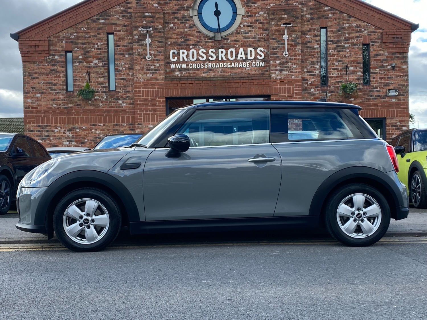 Used MINI Hatch 2021 for sale - 76376977: Photo 2