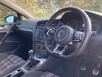 Used Volkswagen Golf 2016 for sale - 76837479: Photo