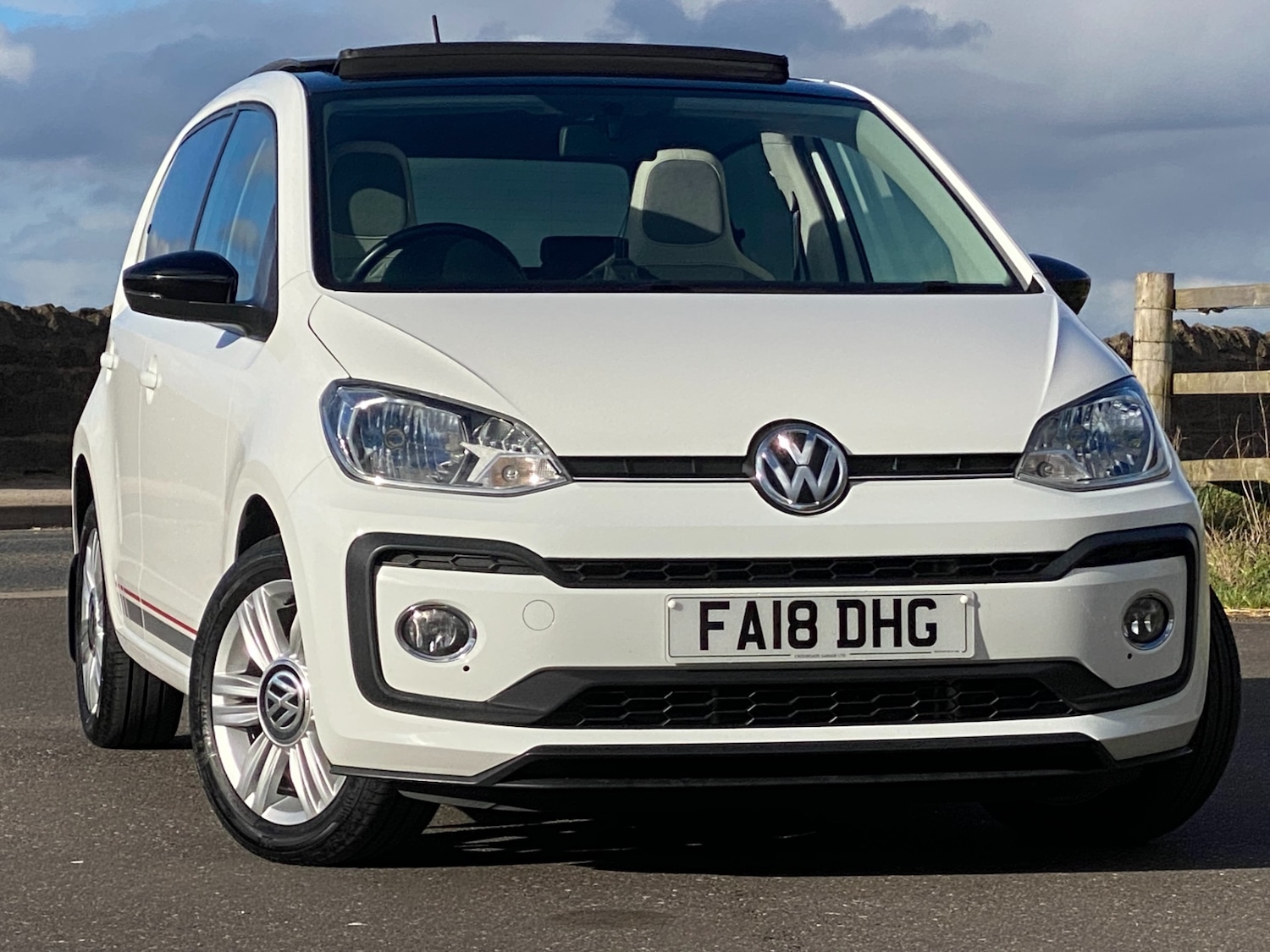 Used Volkswagen up! 2018 for sale - 77881427: Photo 1