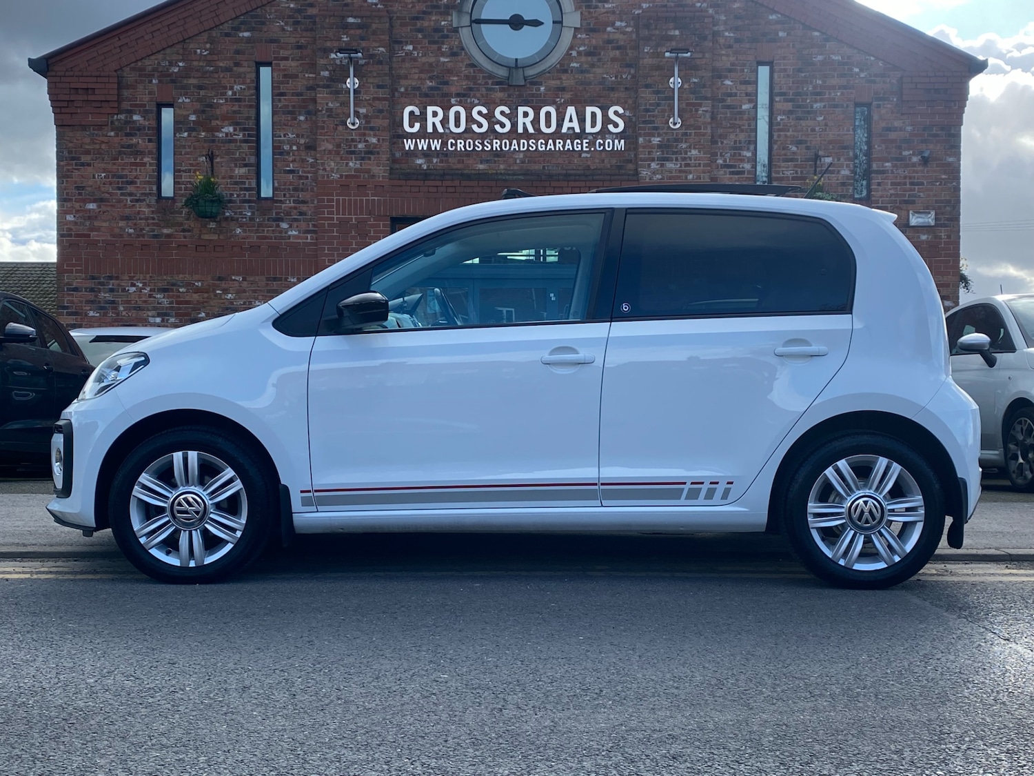 Used Volkswagen up! 2018 for sale - 77881427: Photo 2