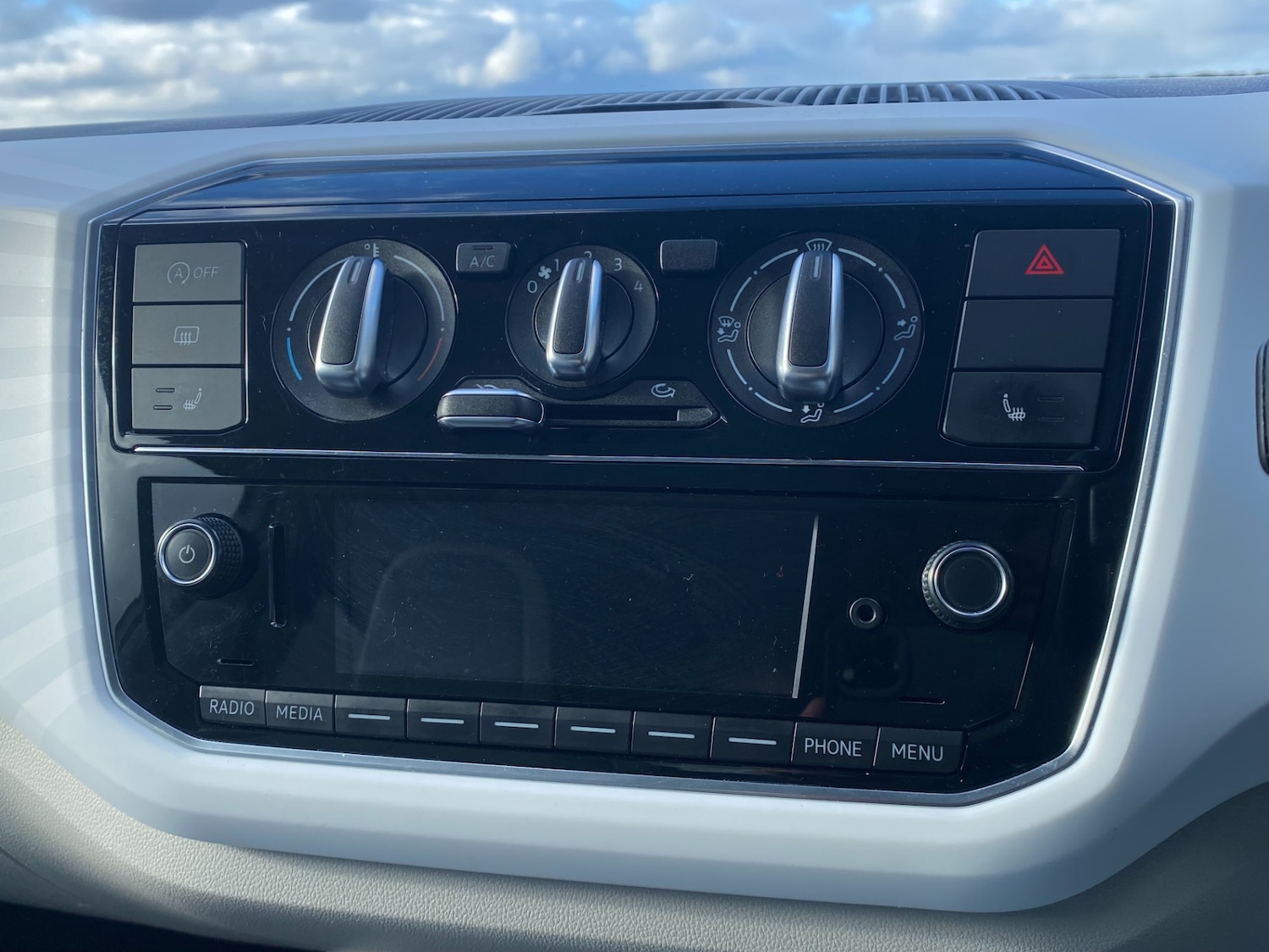 Used Volkswagen up! 2018 for sale - 77881427: Photo 28