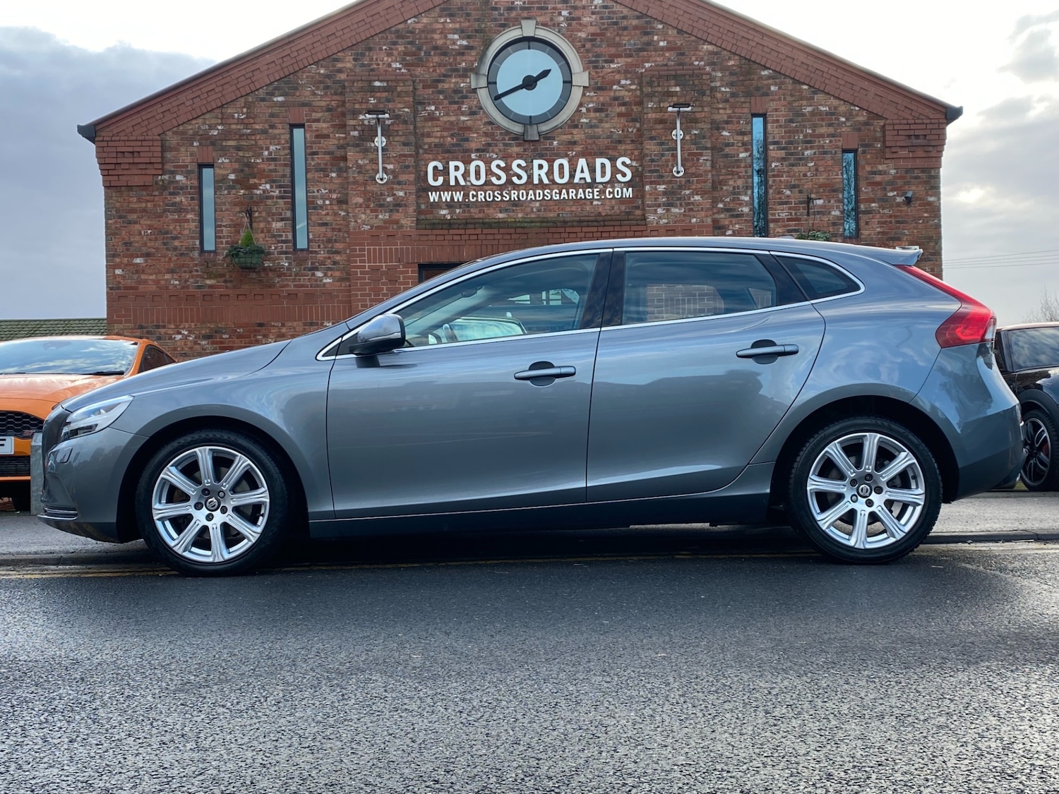 Used Volvo V40 2018 for sale - 76864151: Photo 2