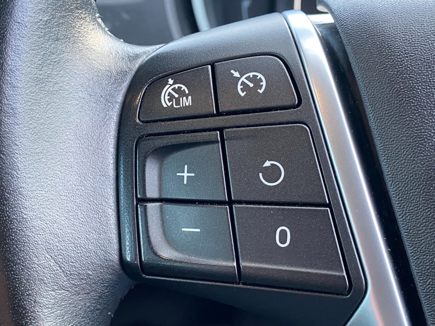 Used Volvo V40 2018 for sale - 76864151: Photo 26