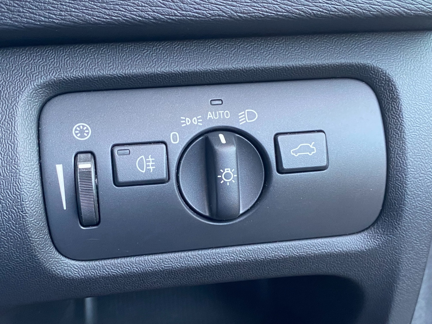 Used Volvo V40 2018 for sale - 76864151: Photo 37