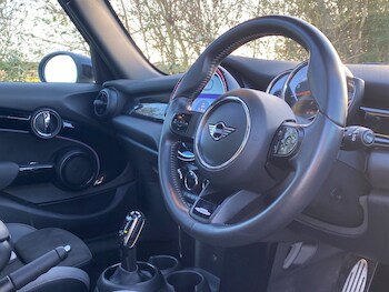 Used MINI Hatch 2021 for sale - 77007728: Photo