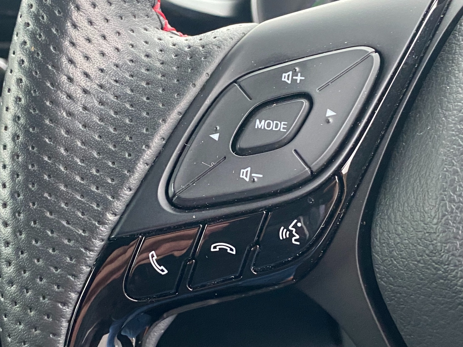 Used Toyota C-HR 2023 for sale - 76987124: Photo 30