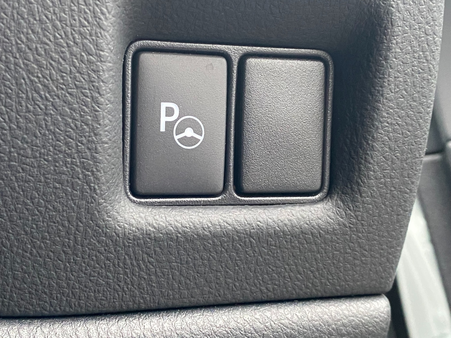 Used Toyota C-HR 2023 for sale - 76987124: Photo 41