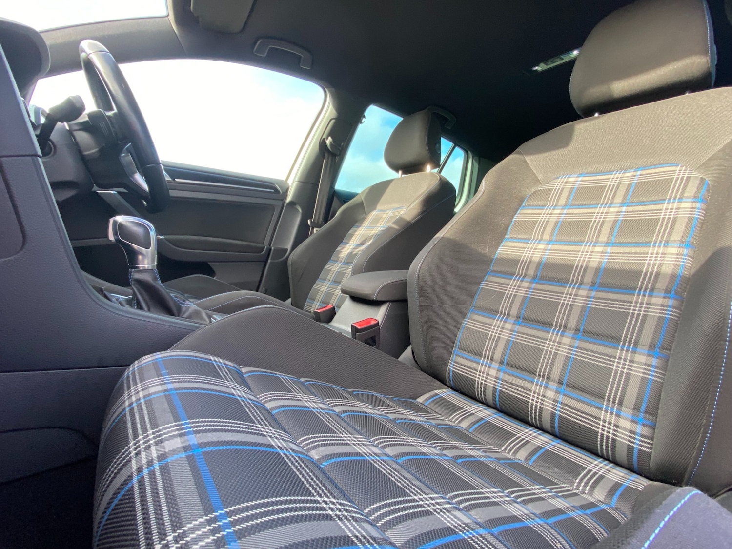 Used Volkswagen Golf 2017 for sale - 77314528: Photo 5