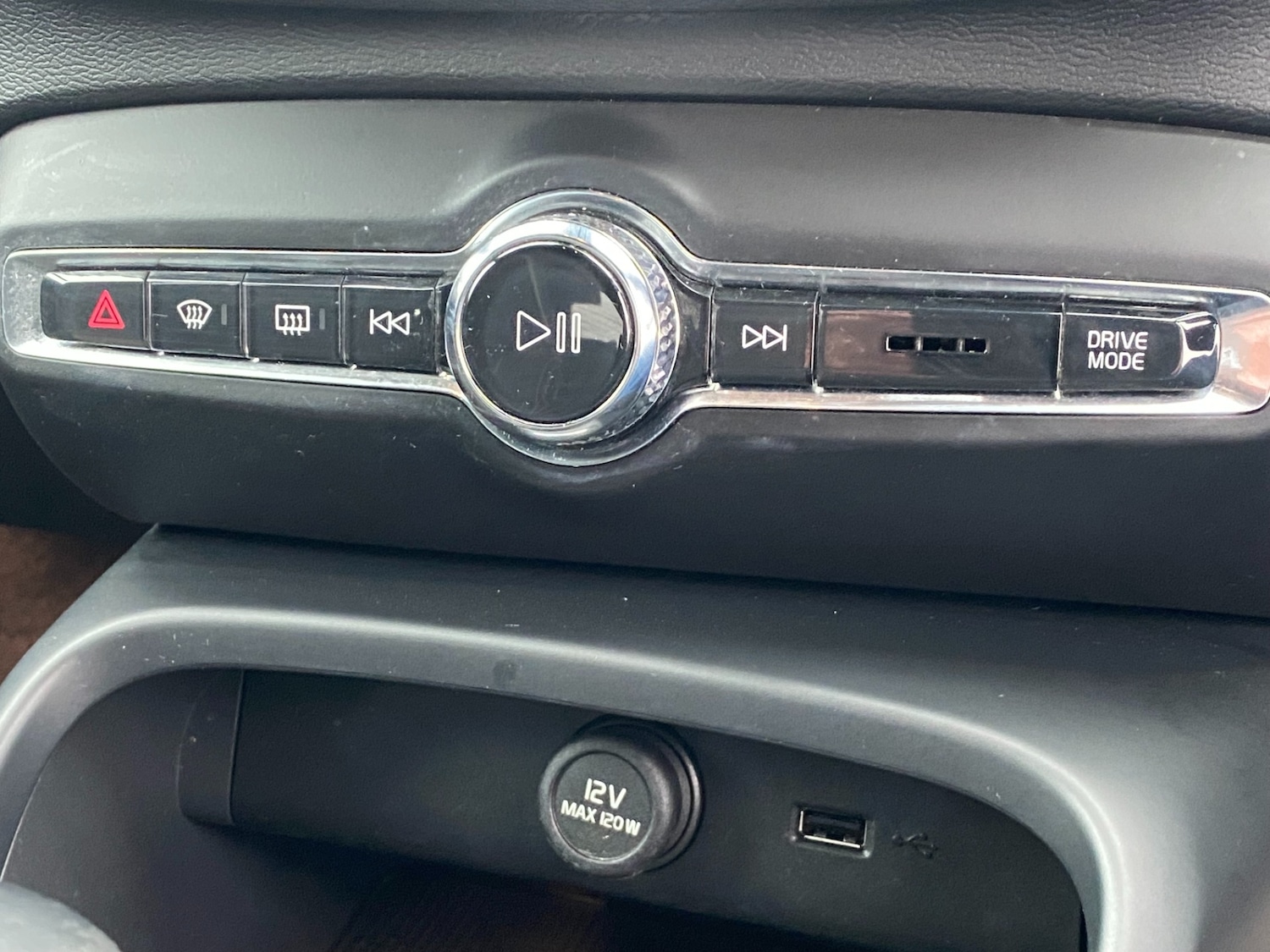 Used Volvo XC40 2022 for sale - 77306379: Photo 13