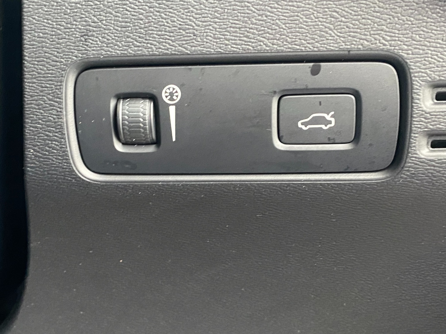 Used Volvo XC40 2022 for sale - 77306379: Photo 36