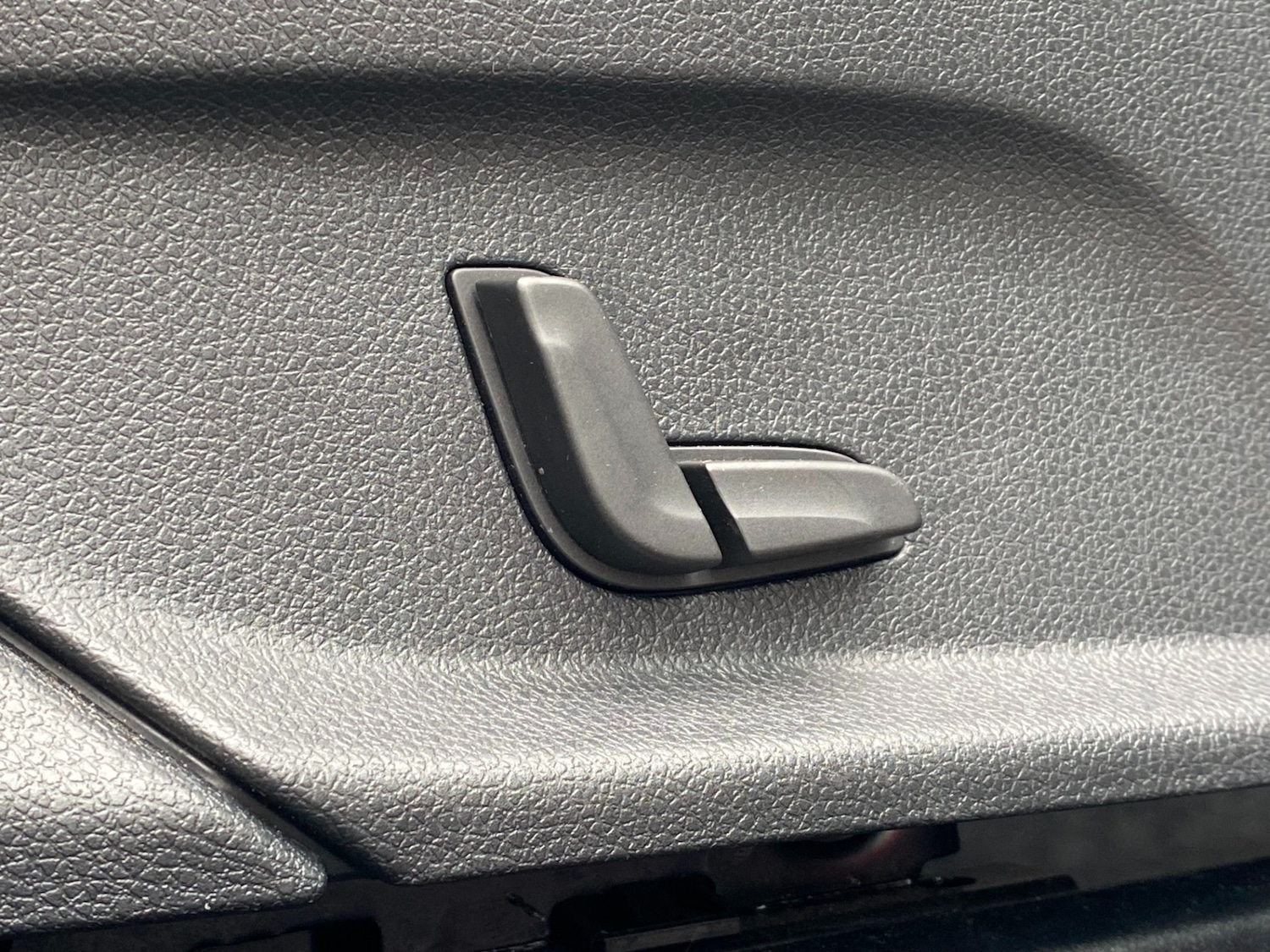 Used Mercedes-Benz GLC 2019 for sale - 77968965: Photo 16