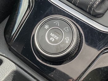 Used Volkswagen T-Roc 2021 for sale - 78333394: Photo