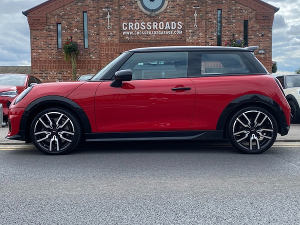 Used MINI Cooper 2024 for sale - 75599257: Photo 2