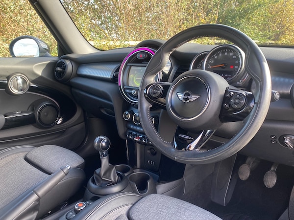 Used MINI Hatch 2018 for sale - 76345110: Photo 4