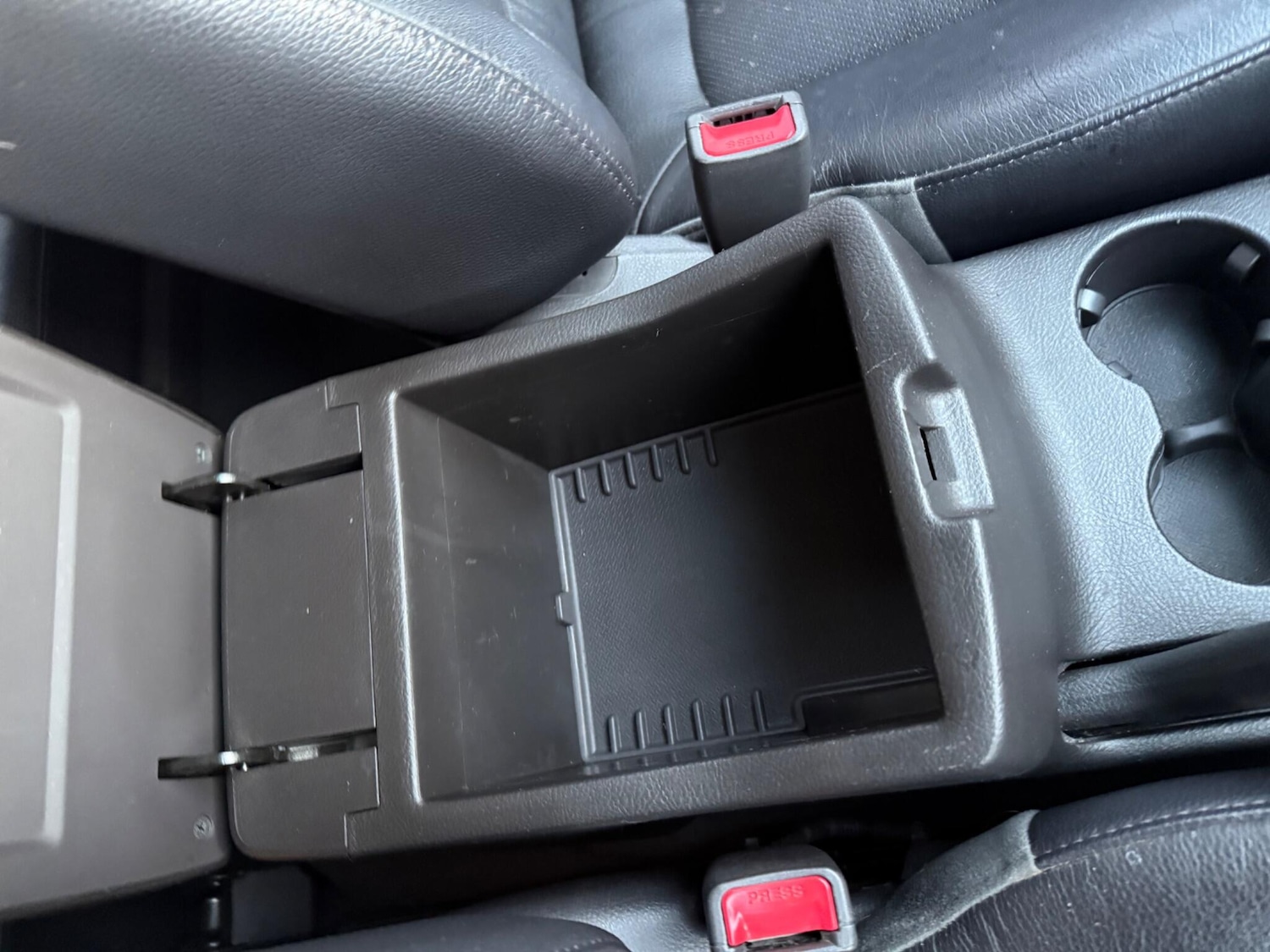 Used Hyundai Santa Fe 2012 for sale - 77155383: Photo 42