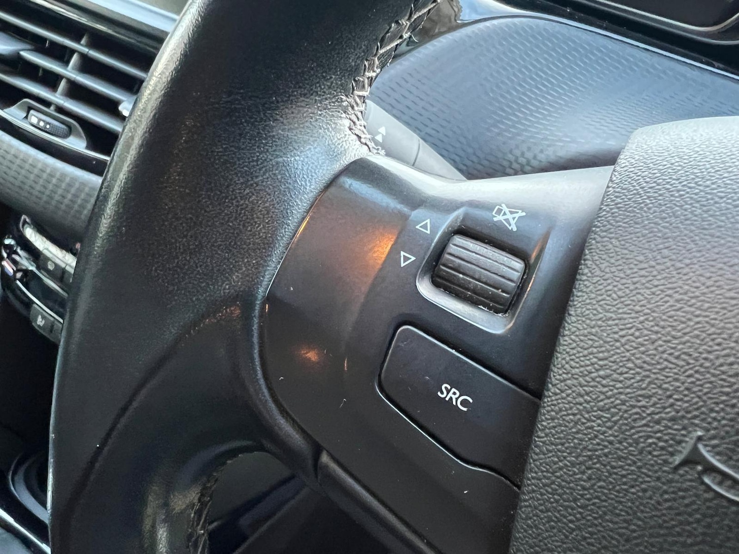 Used Peugeot 2008 2017 for sale - 77237828: Photo 34