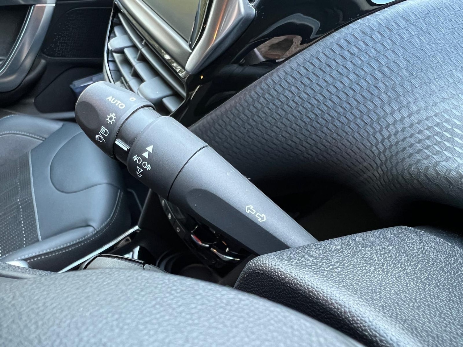 Used Peugeot 2008 2017 for sale - 77237828: Photo 35