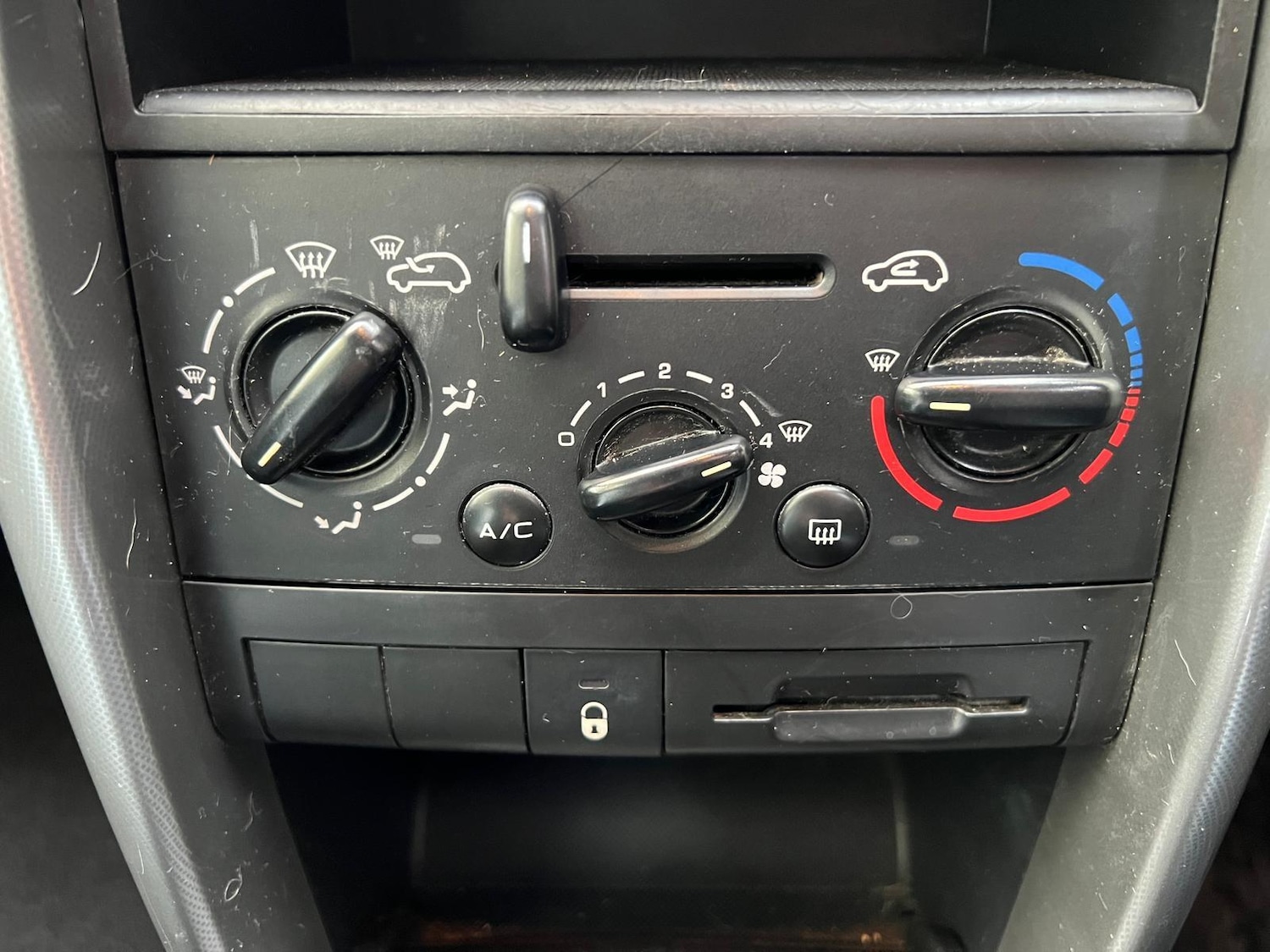 Used Peugeot 207 2007 for sale - 77238095: Photo 33