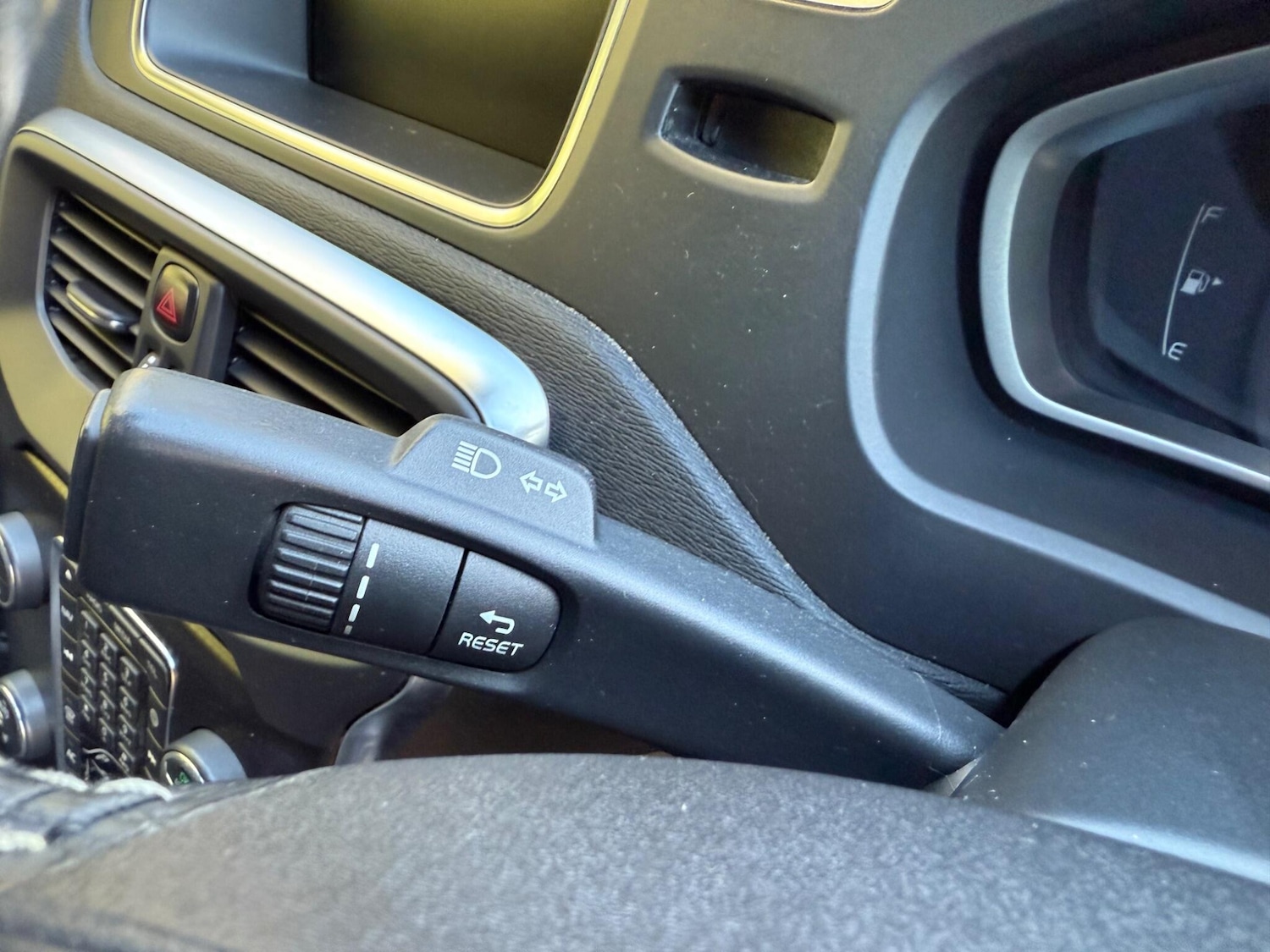 Used Volvo V40 2016 for sale - 76658167: Photo 38