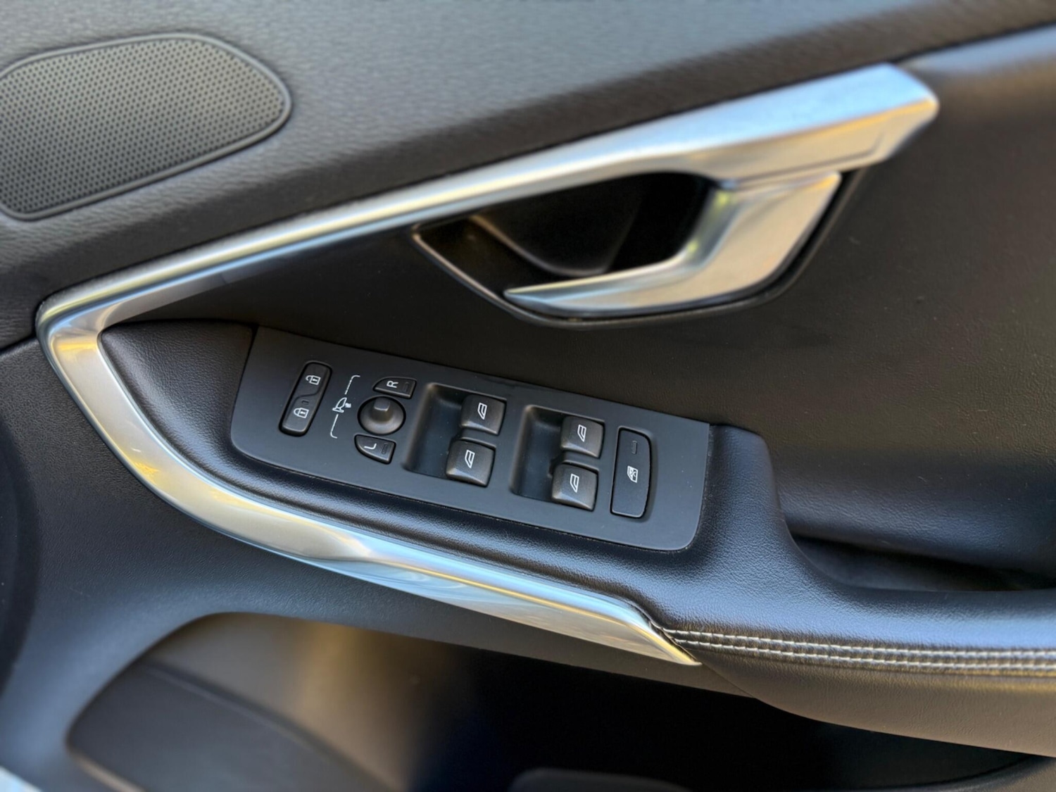 Used Volvo V40 2016 for sale - 76658167: Photo 46