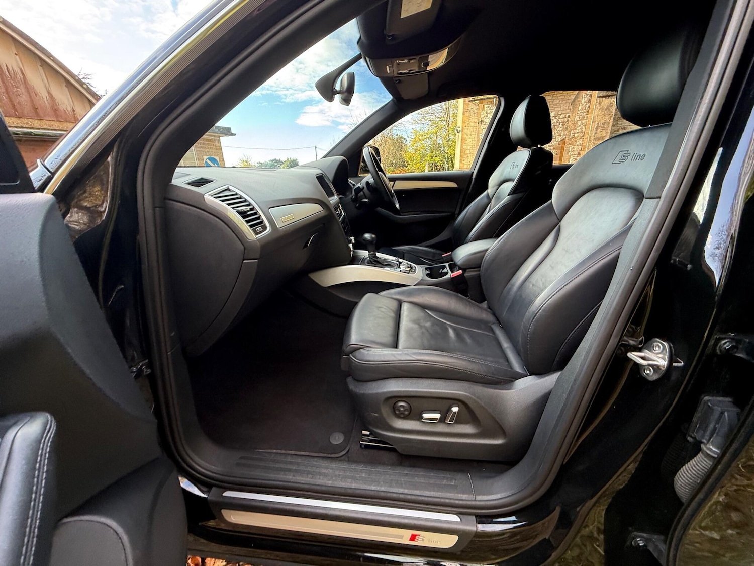 Used Audi Q5 2016 for sale - 76645652: Photo 30