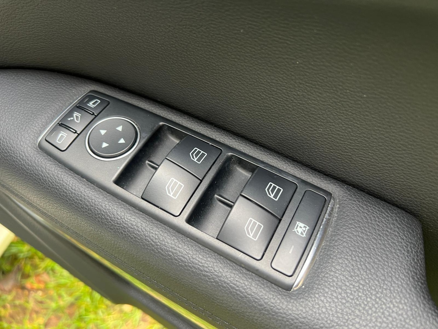 Used Mercedes-Benz E Class 2013 for sale - 76371375: Photo 37