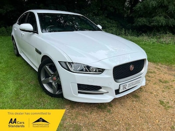 Used Jaguar XE 2019 for sale - 79475512: Photo