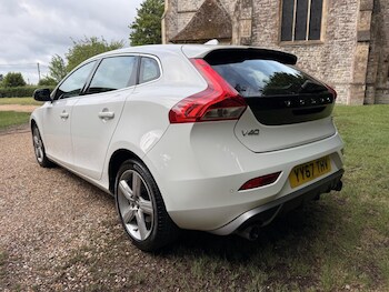 Used Volvo V40 2017 for sale - 78809137: Photo