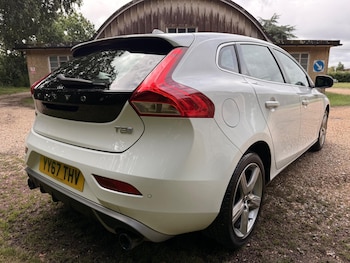 Used Volvo V40 2017 for sale - 78809137: Photo