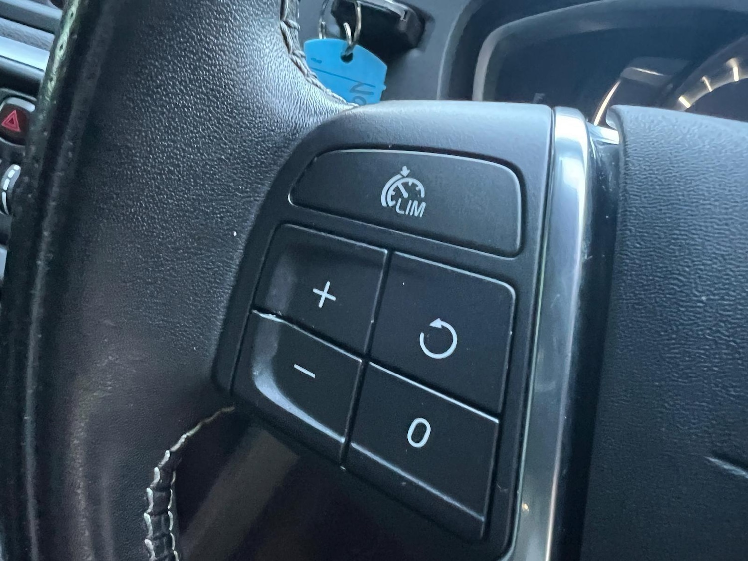 Used Volvo V40 2018 for sale - 76989187: Photo 38