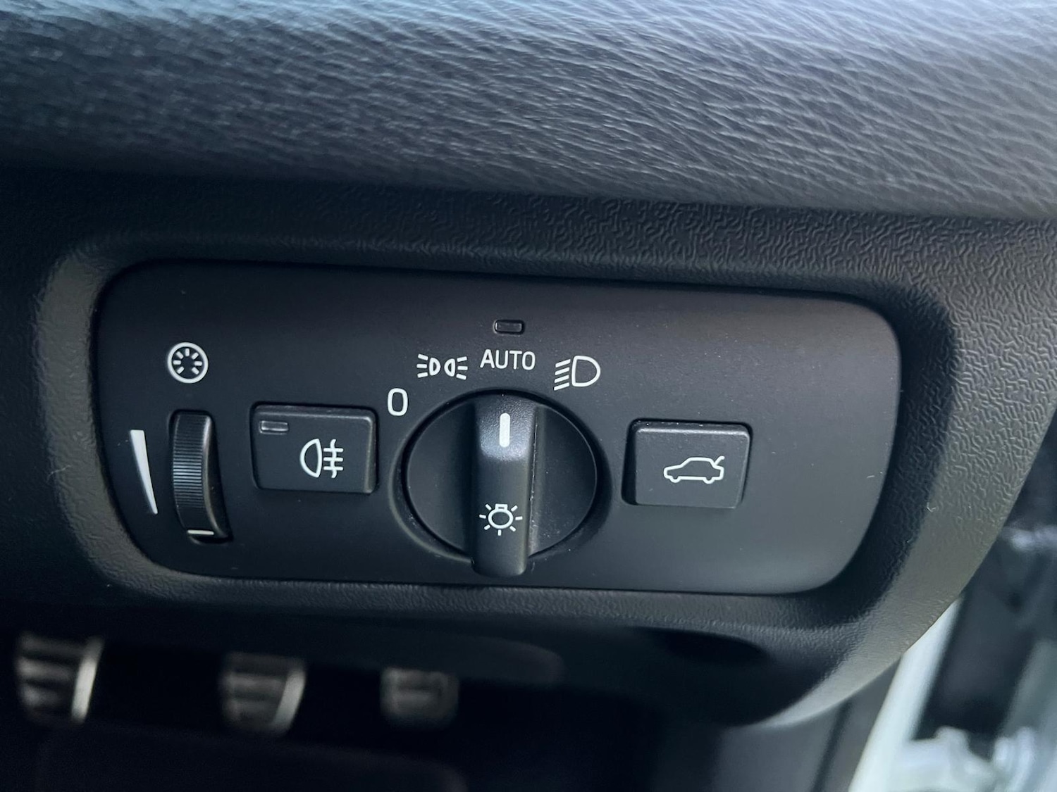 Used Volvo V40 2018 for sale - 76989187: Photo 39