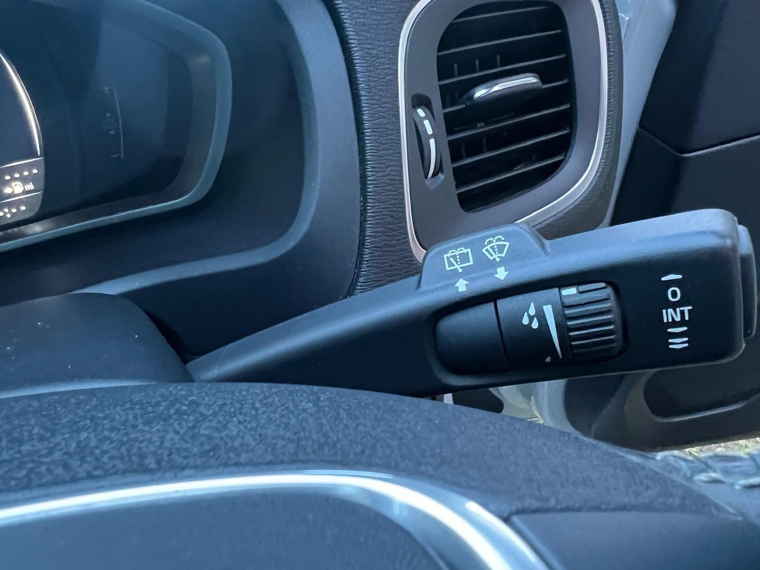 Used Volvo V40 2018 for sale - 76989187: Photo 40