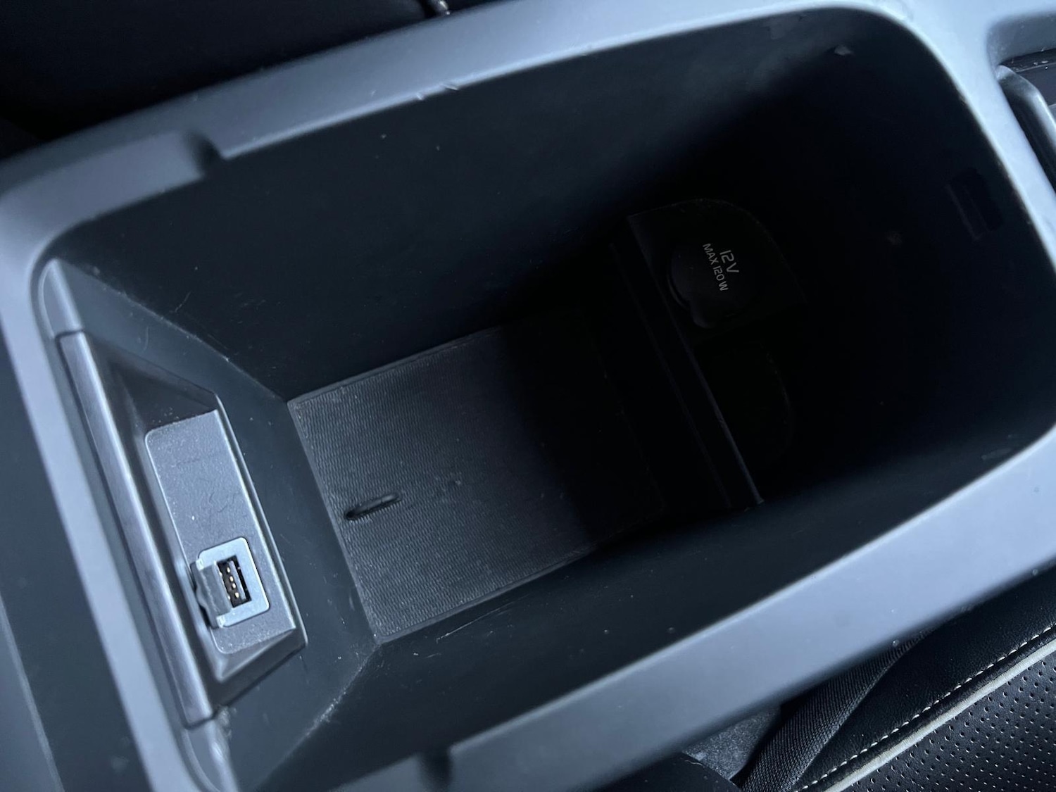 Used Volvo V40 2018 for sale - 76989187: Photo 44