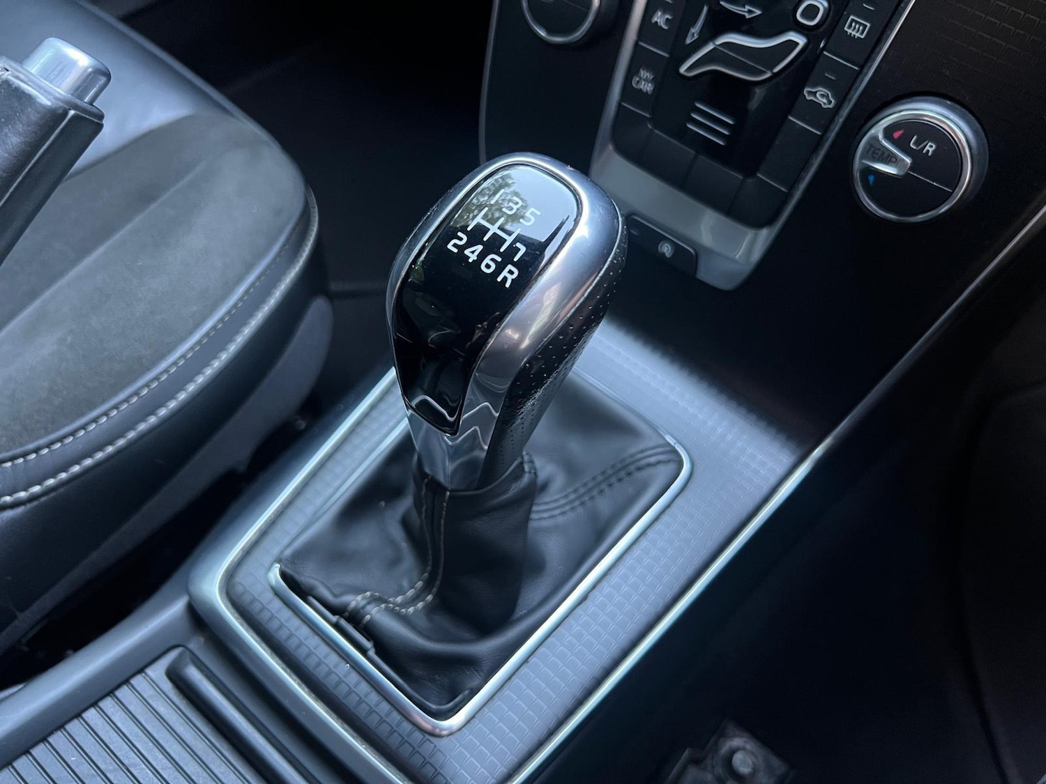 Used Volvo V40 2018 for sale - 76989187: Photo 45