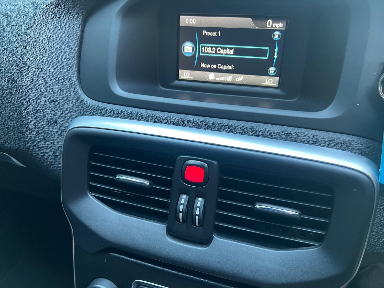 Used Volvo V40 2018 for sale - 76989187: Photo 47