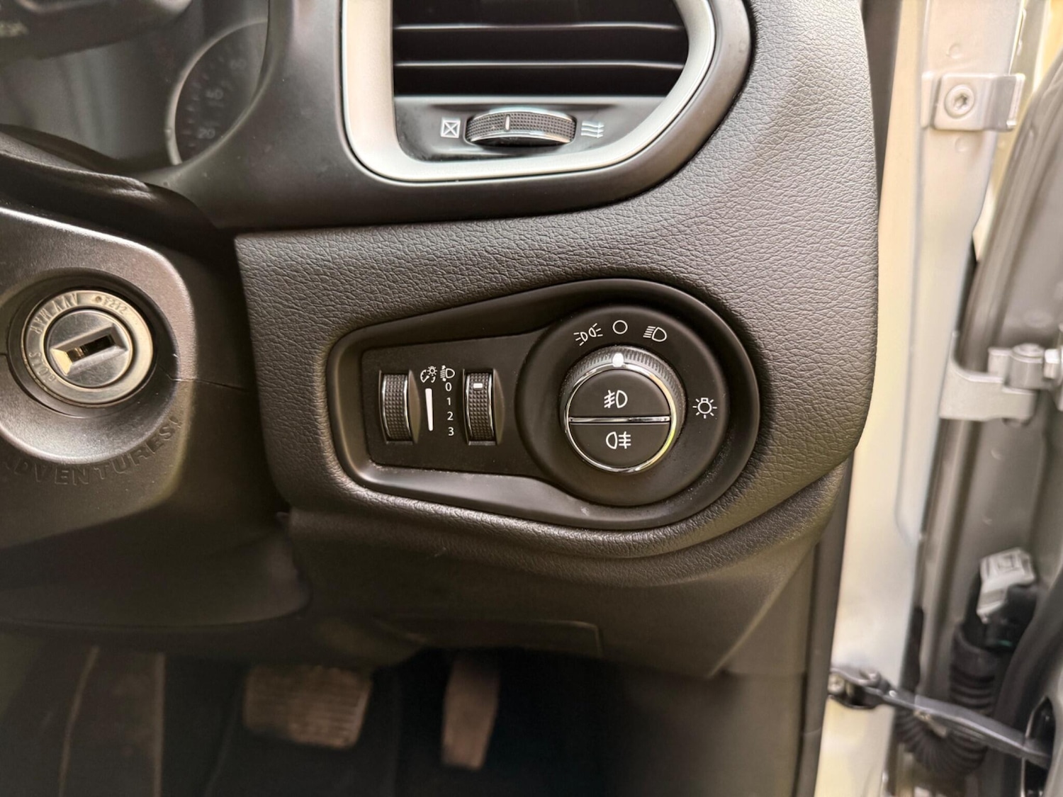 Used Jeep Renegade 2015 for sale - 77625045: Photo 45