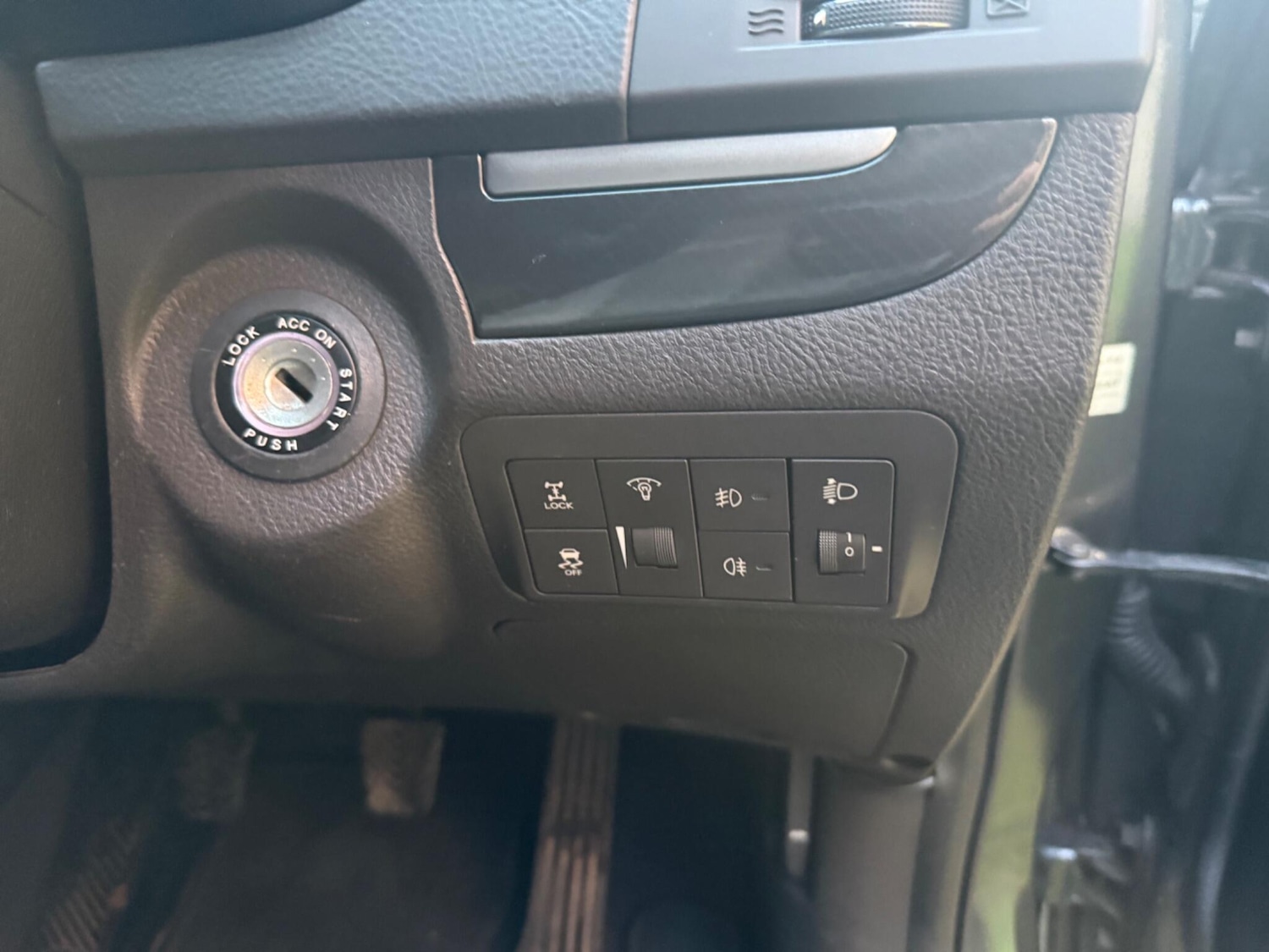 Used Hyundai Santa Fe 2012 for sale - 77202541: Photo 43