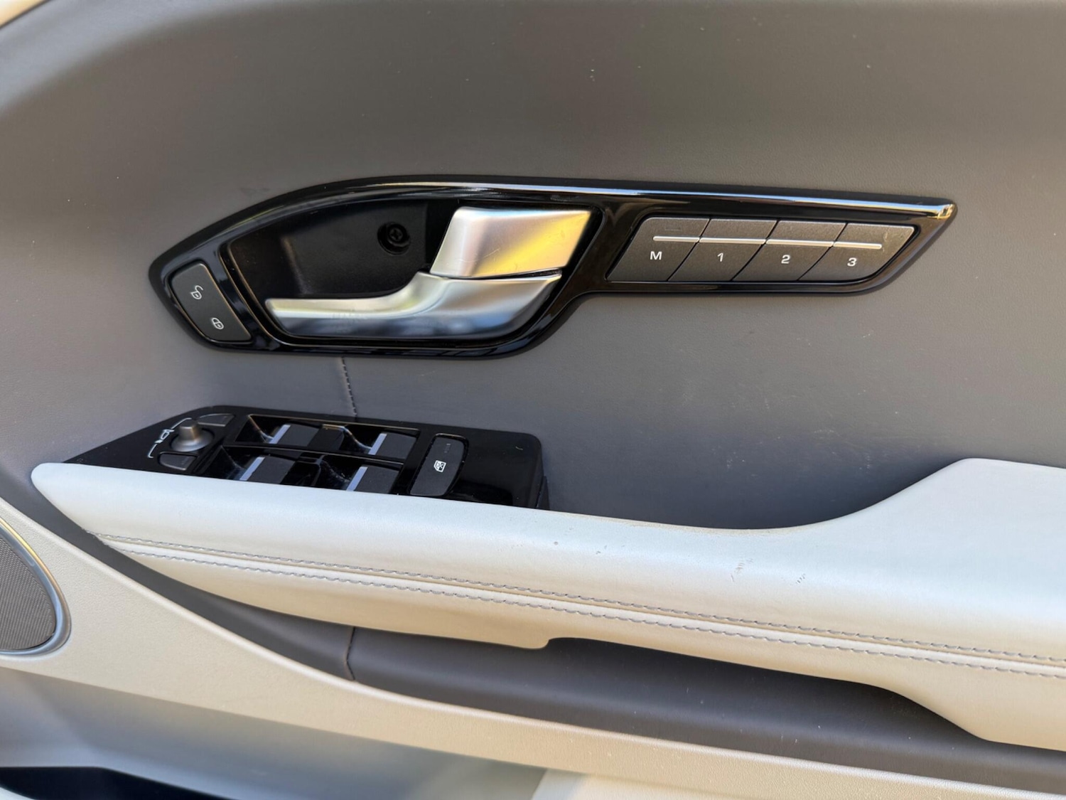 Used Land Rover Range Rover Evoque 2011 for sale - 76715119: Photo 68