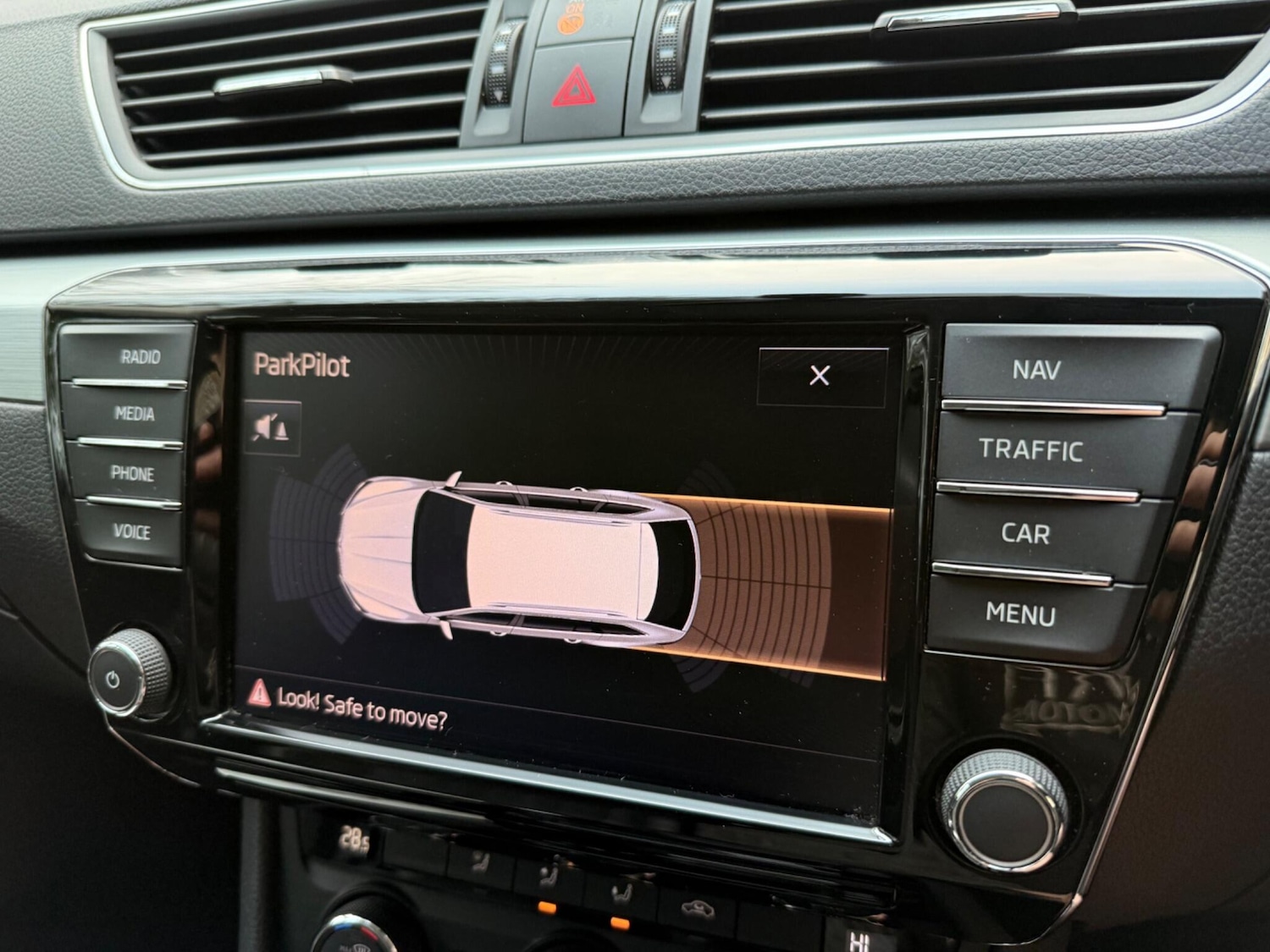 Used Skoda Superb 2017 for sale - 77537572: Photo 47